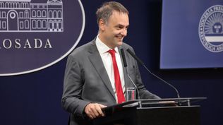 Manuel Adorni se defendió en conferencia de prensa.