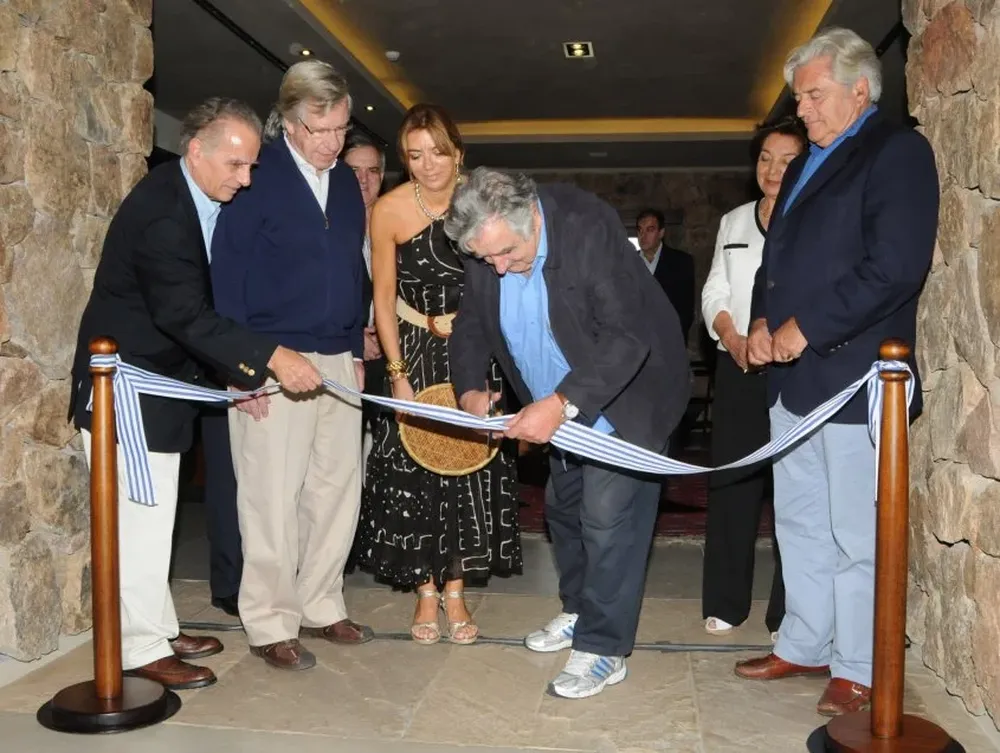Alejandro y Bettina Bulgheroni junto a los entonces presidente y vicepresidente de la República.