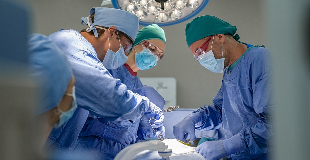 Cirujanos logran proteger el útero de pacientes con cáncer de cérvix.