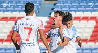 Luciano Inverso (11) en el debut de Recoba como DT de Tercera división