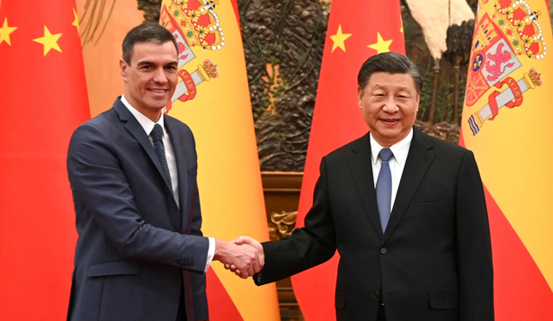 Pedro Sánchez y Xi Jinping en una reunión en China