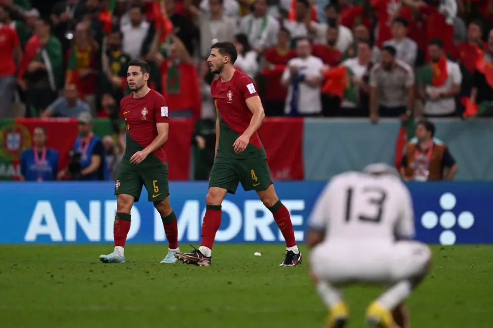 Guillermo Varela ante el festejo de los portugueses