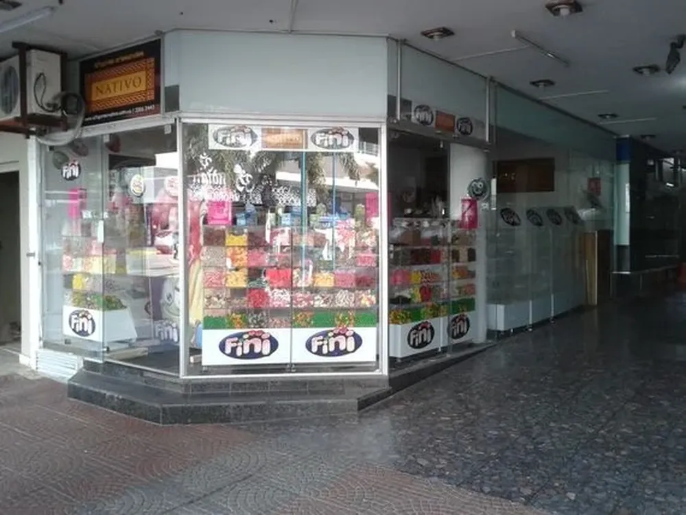 Fachada del local comercial, en la Galería Atlántica, en Punta del Este