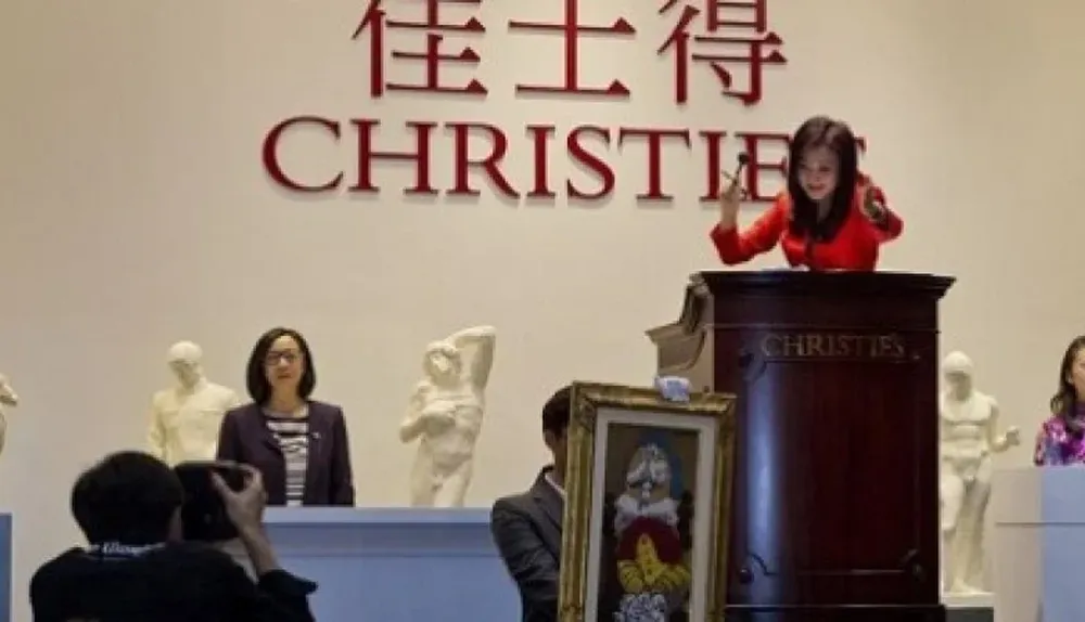 Christies subastando una obra de arte en China en el año 2014