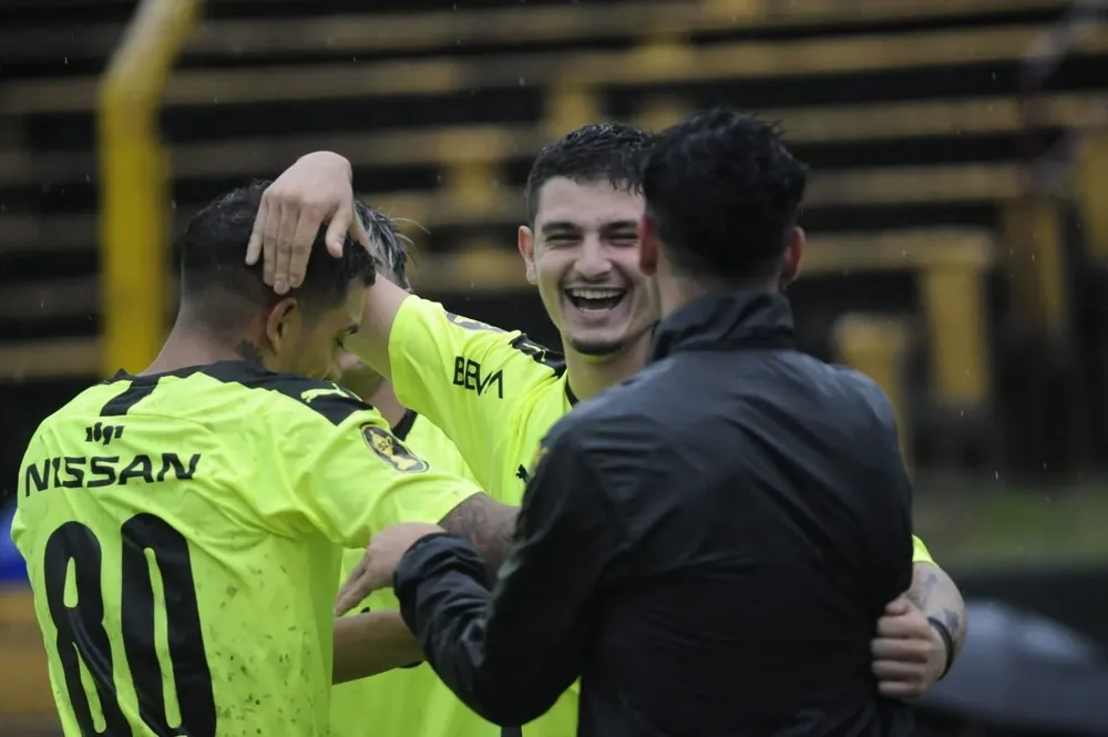 El Canario Álvarez Martínez es el nuevo goleador de Peñarol