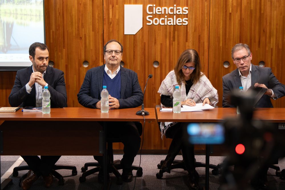 Mesa de referentes en econom&iacute;a de precandidatos presidenciales