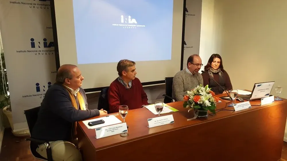 Fabio Montossi, Matias Mailhos, Miguel Sierra y Verónica Musselli en la última conferencia del INIA.