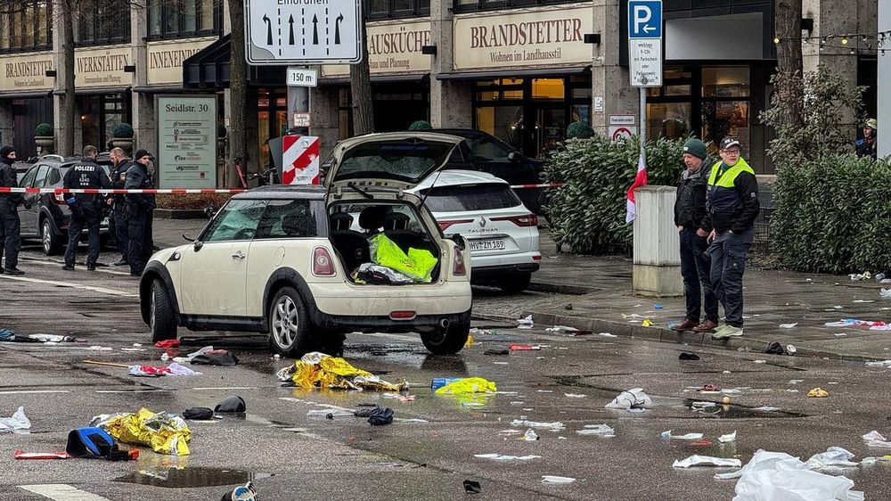 Imagen del Mini Cooper tras el atropellamiento en Múnicho que dejó al menos 28 heridos