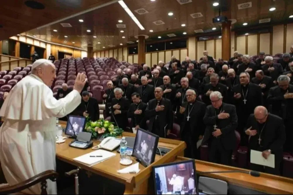 El Papa Francisco bendice a los obispos españoles