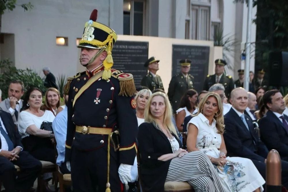 Karina Milei, secretaria general de la Presidencia junto a Bettina Bulgheroni, Presidenta de la Fundación de Granaderos a Caballo
