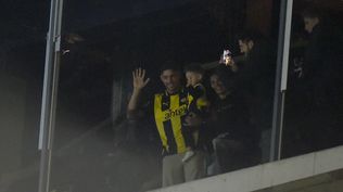 Federico Valverde con su hijo Bautista en el Campeón del Siglo