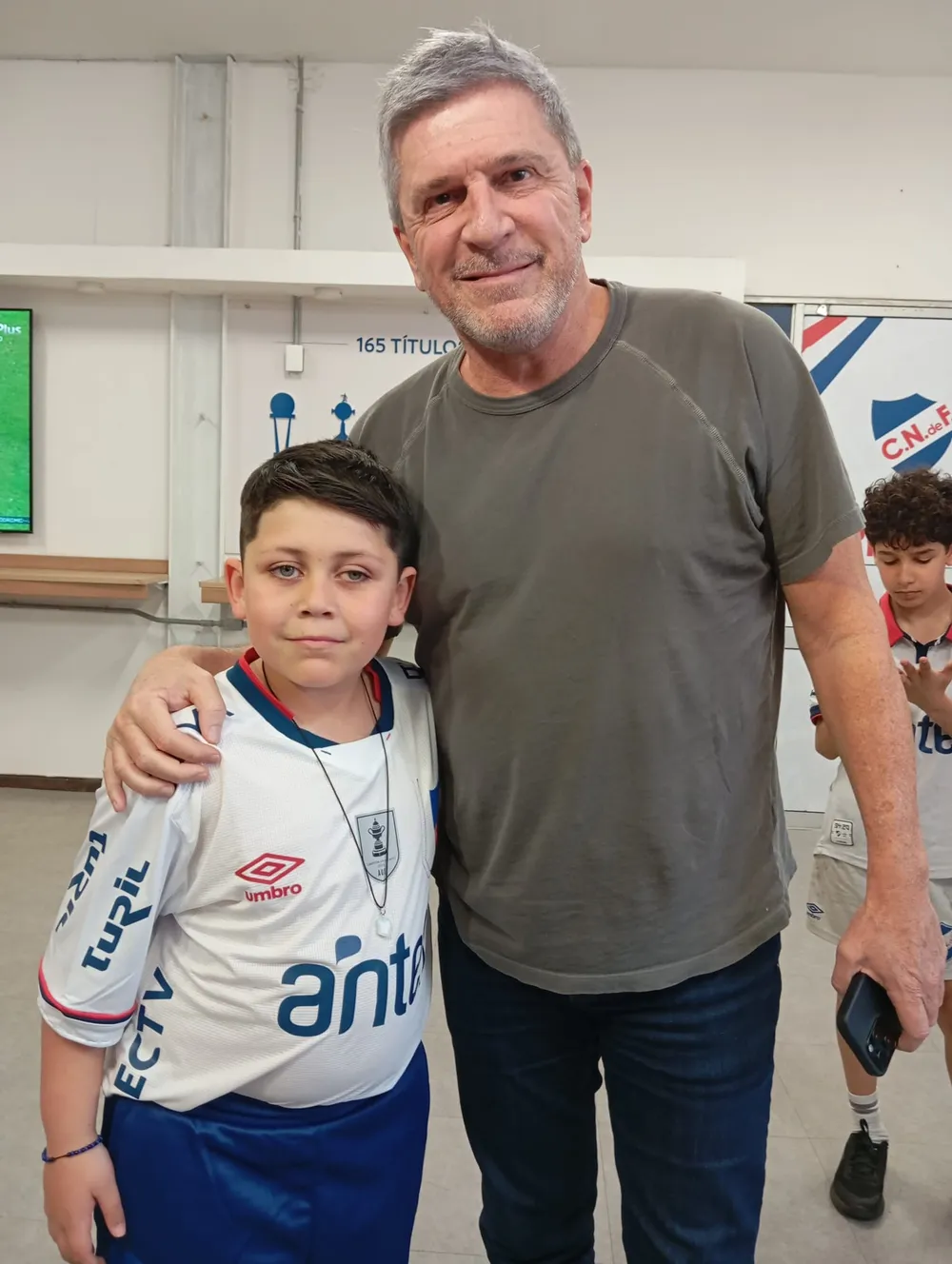 Erick al llegar al Gran Parque Central invitado por Alejandro Balbi