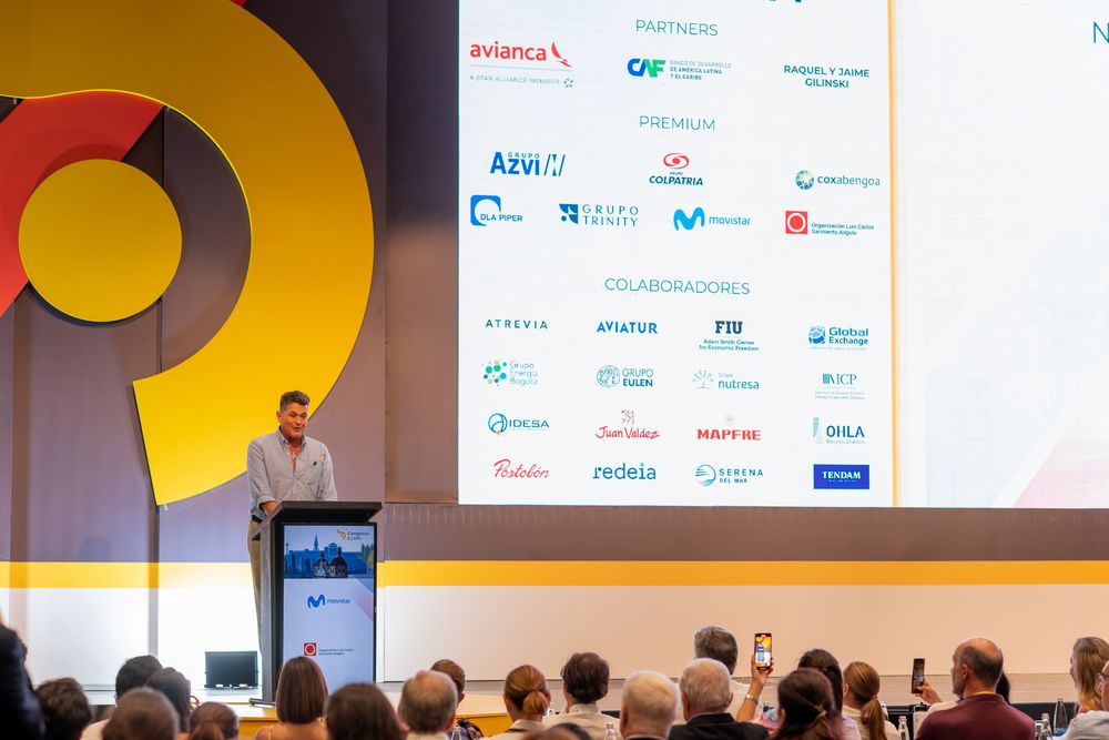 El cantante colombiano Carlos Vives cierra el Congreso de CEAPI en Cartagena de Indias.