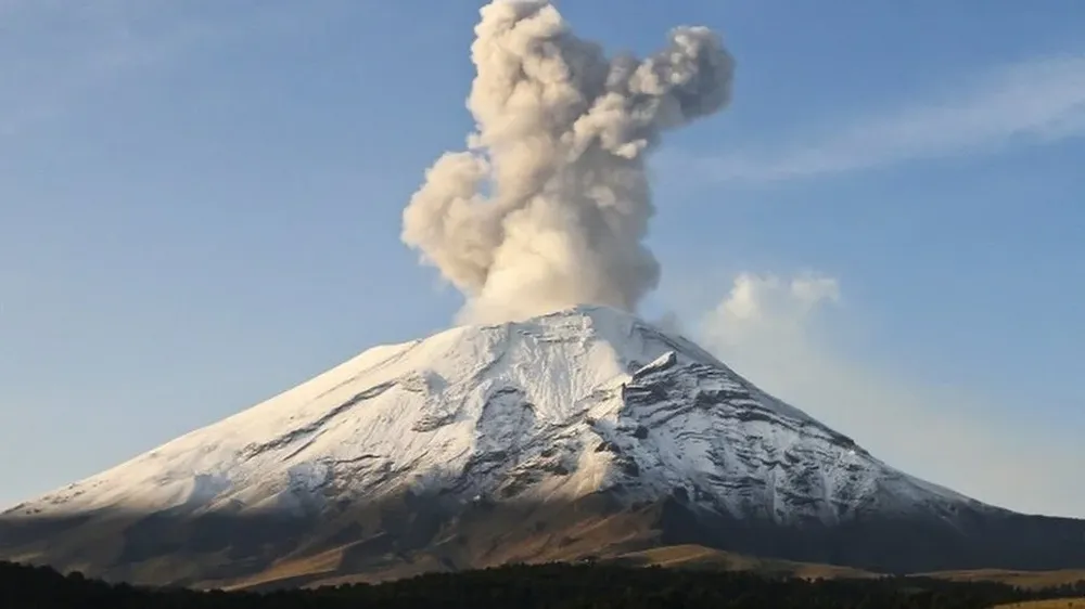 El Popocatépetl es uno de los volcanes más activos de México.