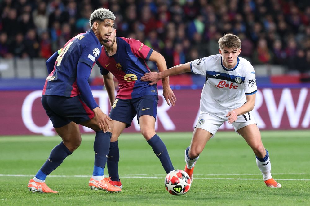 Ronald Araujo y&nbsp;Charles De Ketelaere&nbsp;