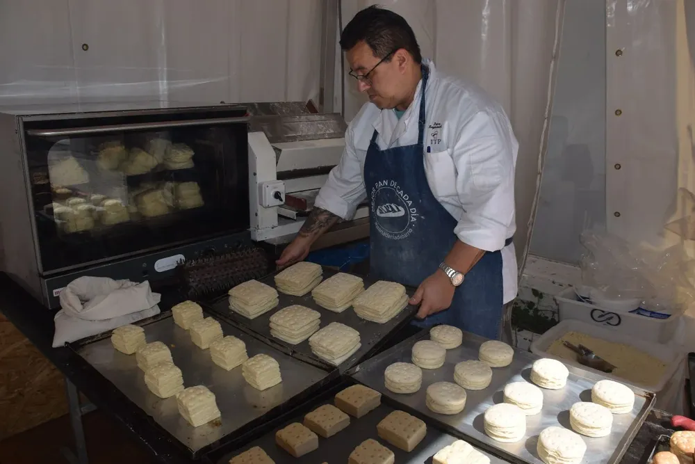 La gente pudo apreciar el proceso productivo con las explicaciones de un docente del CIPU.