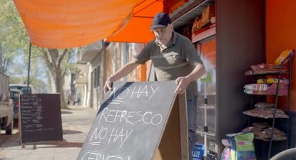 Trabajadores de la bebida advierten sobre posible escasez de refrescos y cerveza en el verano