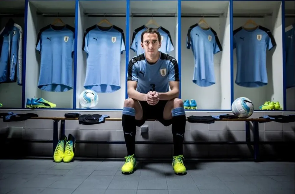 Godín con la nueva camiseta de Uruguay
