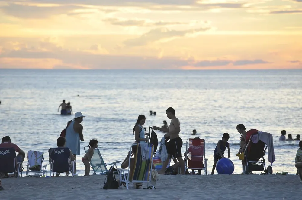 La medida de adelantar la hora estuvo vigente entre 2006 y 2014 y fue descontinuada por el presidente Vázquez en 2015