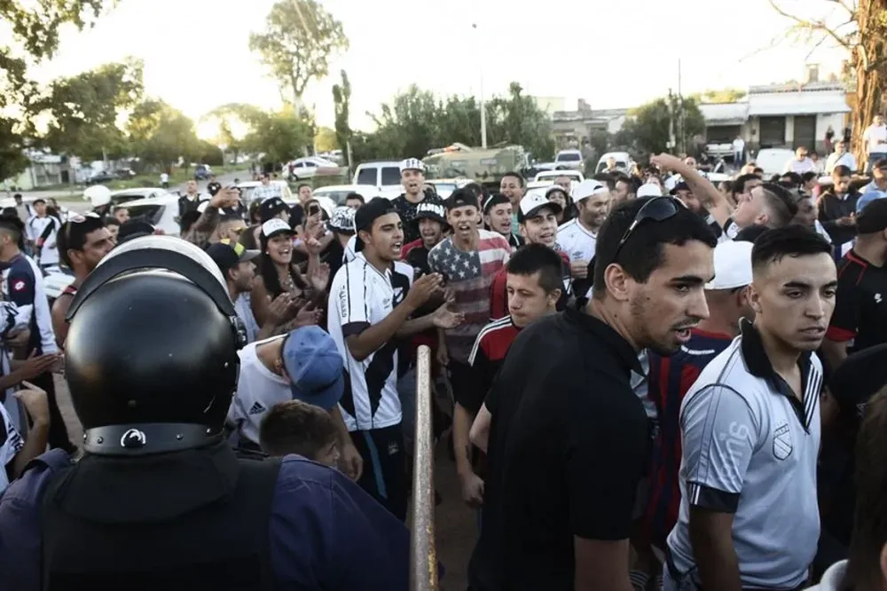 Los hinchas de Danubio pidieron la dimisión del entrenador del club, el argentino Pablo Rodríguez