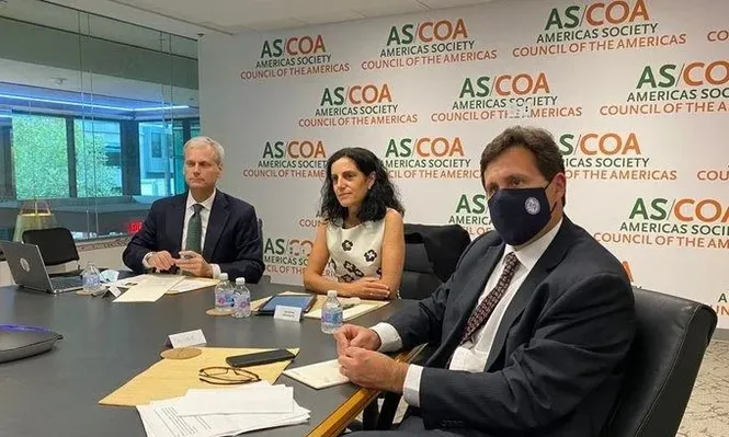 La ministra Arbeleche expuso sobre la política económica y financiera de Uruguay.