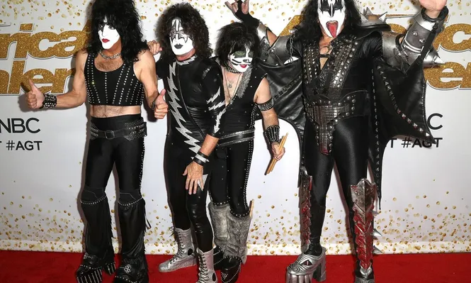 La banda Kiss anunció su retiro definitivo: cinco canciones para recordarlos
