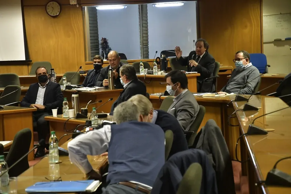 Los diputados oficialistas de la comisión de Hacienda se reunieron con Fernando Blanco este jueves