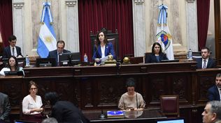 Victoria Villarruel preside la sesión de la ley bases en el Senado.