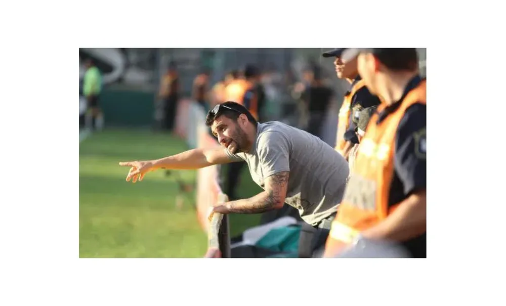 Carlos Bueno el fin de semana en el banco