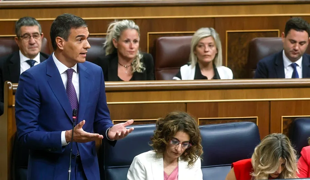 Sánchez dice a Feijóo que las elecciones serán en 2027 y ganará a las tres ultraderechas