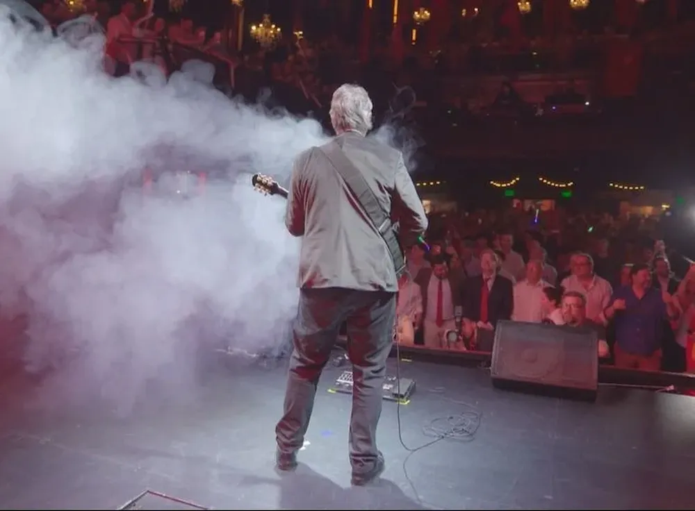 Un artista de rock nacional reversionó el himno del Partido Colorado en el lanzamiento de Robert Silva