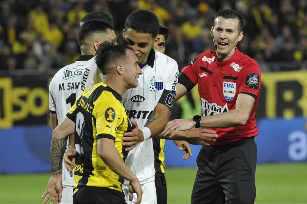 Liverpool y Peñarol son los principales candidatos al título