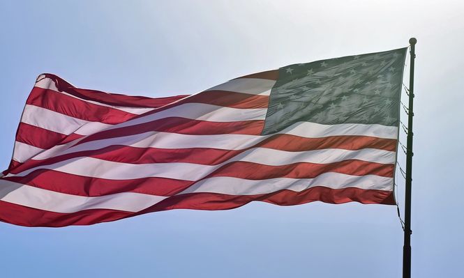 Aprende cómo obtener la Green Card, visa de prometido, asilo y más para vivir legalmente en Estados Unidos.