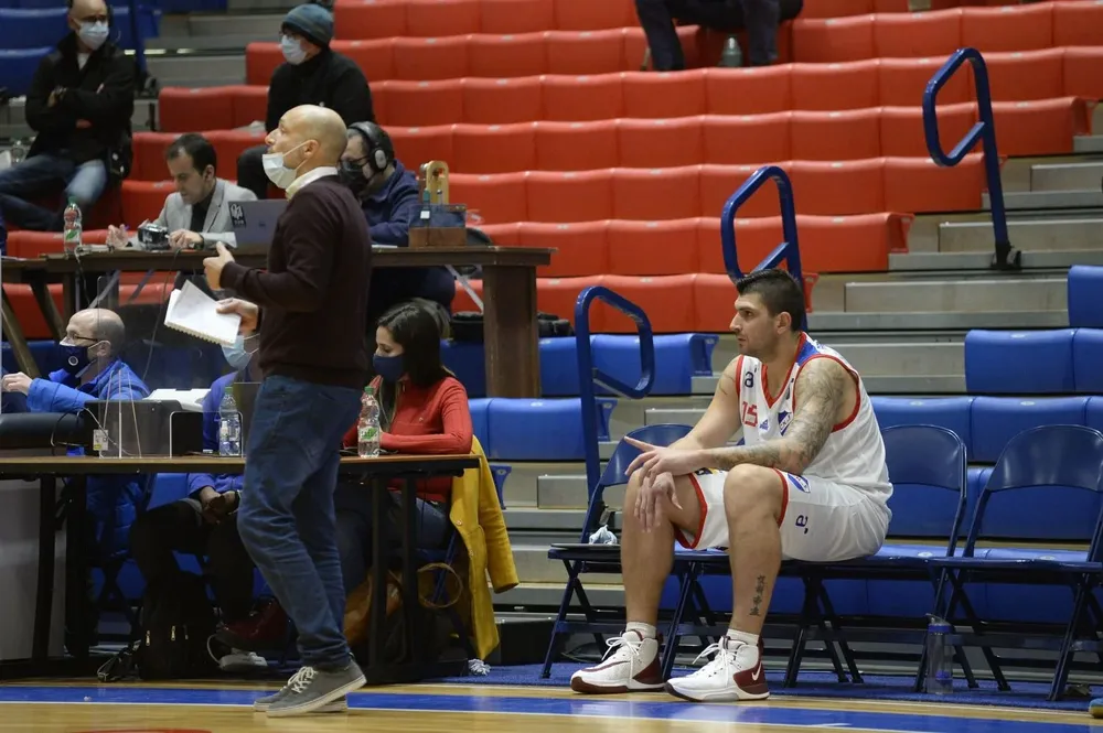 Esteban Batista se pierde el arranque de semis