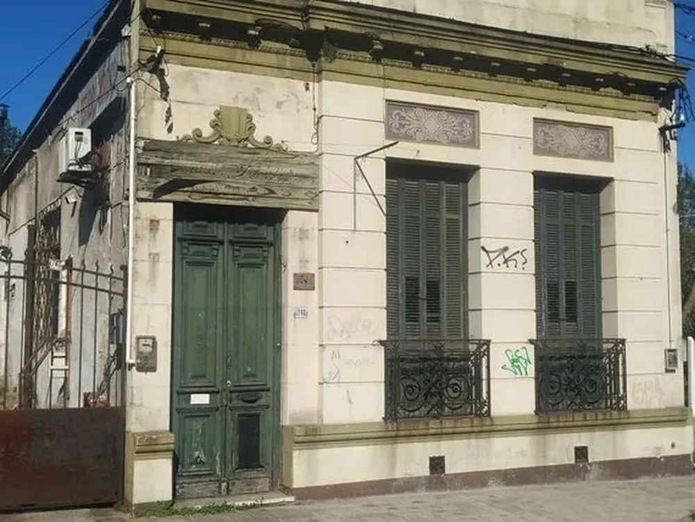 Casona en barrio Colón