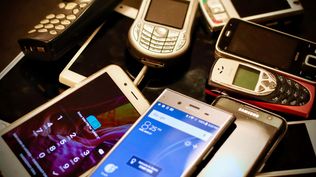 Este teléfono móvil regresa con un diseño modernizado y funcionalidad 4G. Este teléfono móvil regresa con un diseño modernizado y funcionalidad 4G.