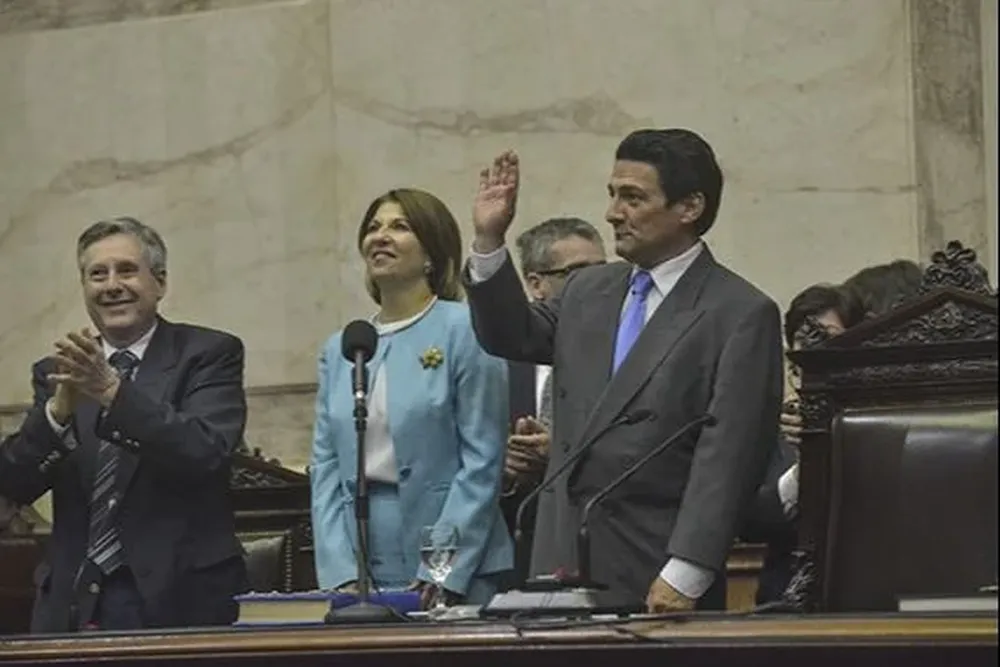 César Troncoso como Eduardo Duhalde en Diciembre 2001