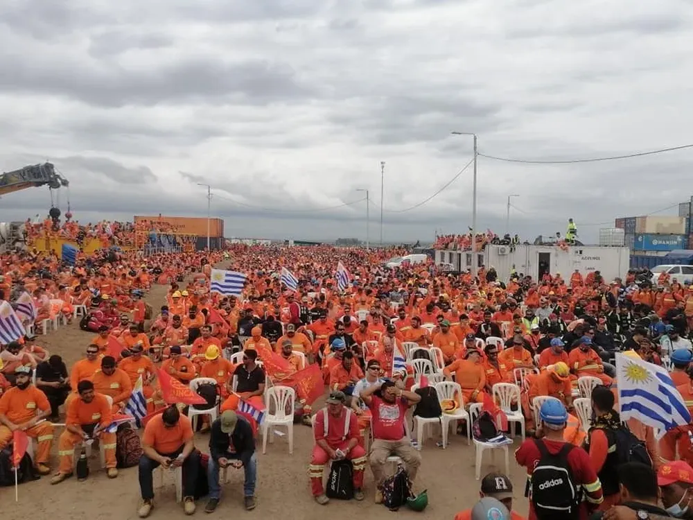 Asamblea en planta de UPM 2.
