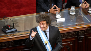 En el reportaje con el medio estadounidense, Javier Milei defendió su política de ajuste y reivindicó la motosierra como símbolo de su gestión.