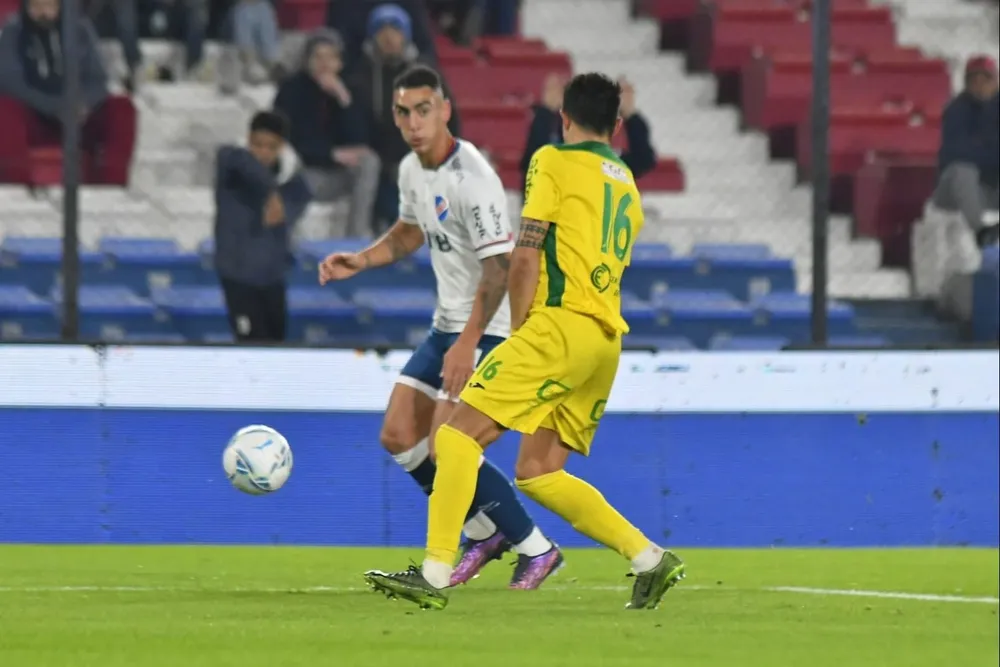 José Luis Rodríguez ingresó por Trezza a jugar de volante