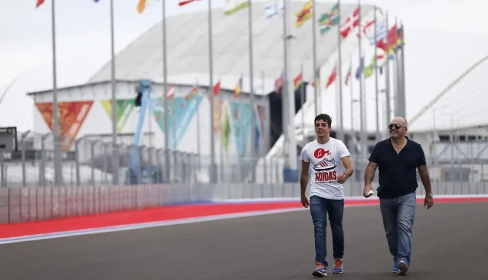 Urrutia recorrió con su padre el circuito de sochi