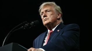 La justicia le ordena a Trump responder preguntas bajo juramento en su demanda contra la BBC