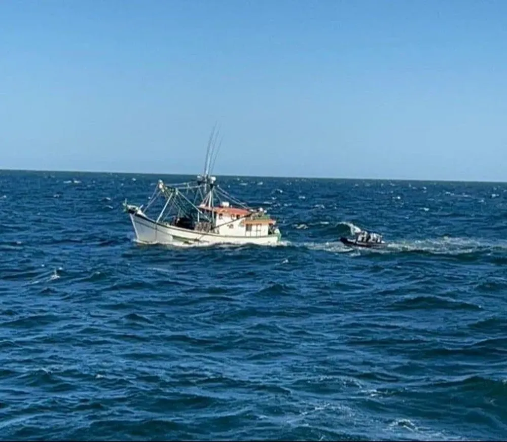 El buque pesquero que apresó la Armada Nacional