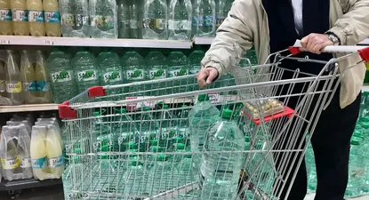 Jubilados tendrán partida de $ 850 para comprar agua: ¿cuándo se cobra?
