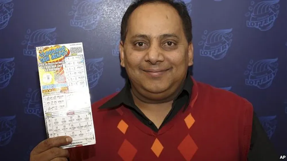 Foto proporcionada por la Lotería de Illinois del ganador Urooj Khan, quien murió envenenado