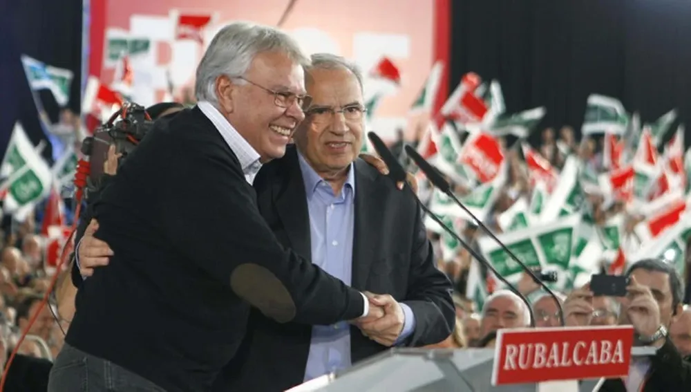 Felipe González y Alfonso Guerra, durante un mitín del PSOE.