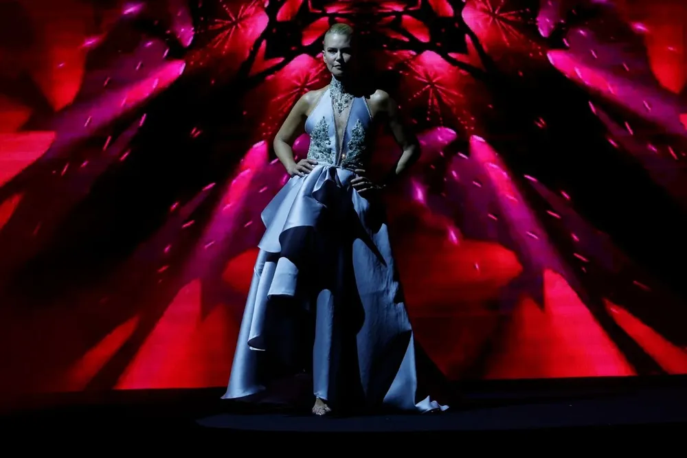 Valeria Mazza en el desfile del diseñador español Hannibal Launga