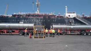 Carga de biodiesel en el puerto de Montevideo.