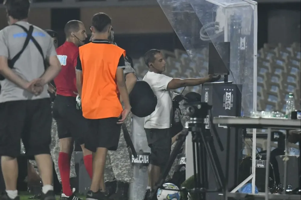 El operario que arregló el monitor