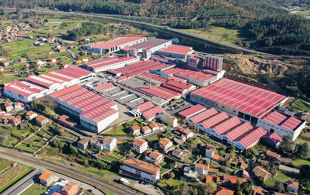 Con un salario de 2.200 euros mensuales, CORTIZO se posiciona como una empresa competitiva y atractiva en el sector del metal